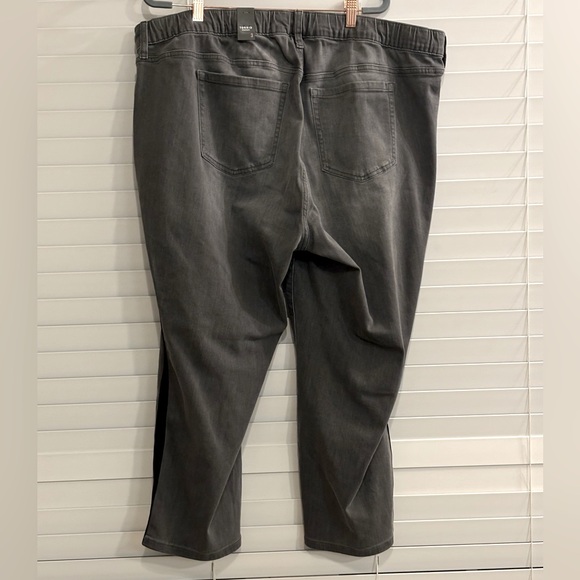 Boyfriend Style Straight Leg Mid-Rise Jean - Picture 4 of 8